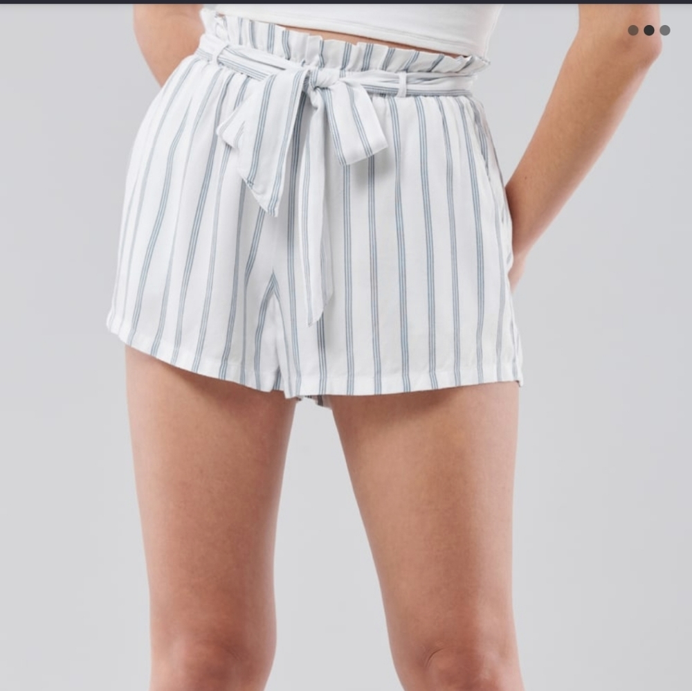 NWT Hollister High-Rise Paperbag Shorts - Picture 1 of 3